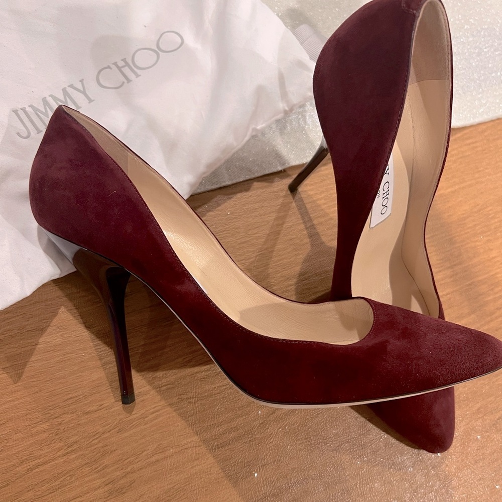 Like new burgundy jimmy choo anouk stiletto pump- great for holidays!
